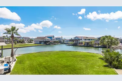 547 Sunset Circle, Tiki Island, TX 77554 - Photo 3