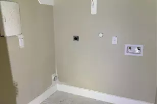 304 N N Ormsby St, Alvin, TX 77511 - Photo 11