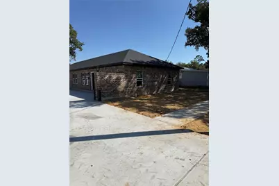 304 N N Ormsby Street, Alvin, TX 77511 - Photo 3