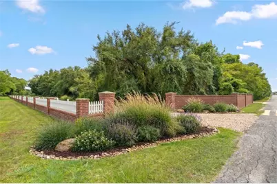 325 Bay Avenue S, Kemah, TX 77565 - Photo 3