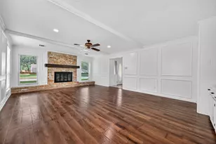 202 Laura Ln, Conroe, TX 77385 - Photo 5