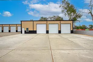 13051 Pleasant Valley Dr, Rosharon, TX 77583 - Photo 3