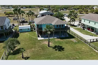 2106 S Young Street, Rockport, TX 78382 - Photo 3