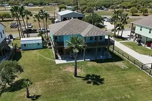2106 S Young St, Rockport, TX 78382 - Photo 3