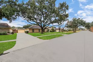 8006 Oakington Dr, Houston, TX 77071 - Photo 3