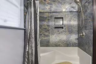 5622 Sheraton Oaks Dr, Houston, TX 77091 - Photo 13