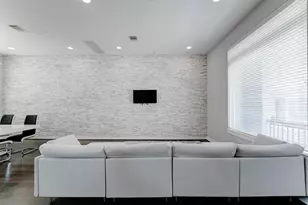 8409 Hempstead Rd, Houston, TX 77008 - Photo 11