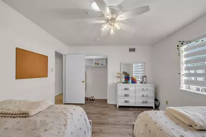 7715 Coachwood Drive, Houston, TX 77071 - Photo 23