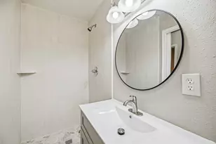 4916 Yale St, Houston, TX 77022 - Photo 15