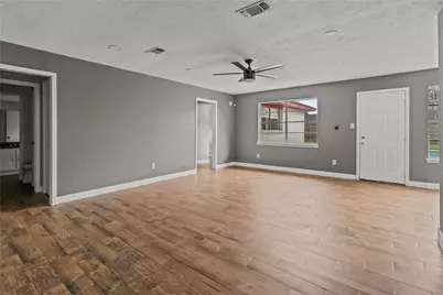 5011 Abercreek Avenue, Friendswood, TX 77546 - Photo 3