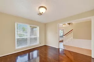 346 Ballantrae Ln, Houston, TX 77015 - Photo 5