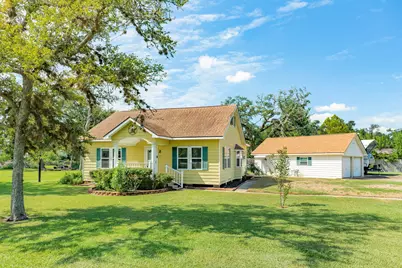 402 Goliad St Cr 821, Clute, TX 77531 - Photo 1