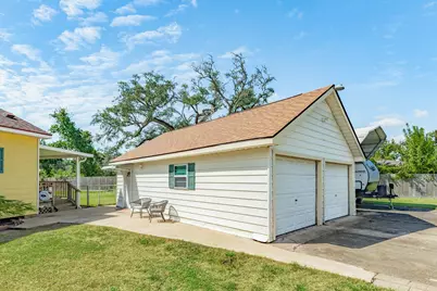 402 Goliad St Cr 821, Clute, TX 77531 - Photo 11