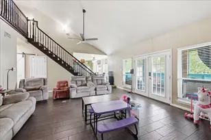 980 Dugas St, Bridge City, TX 77611 - Photo 9