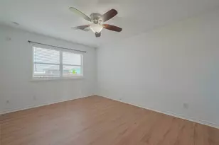 1016 Redfish St, Hitchcock, TX 77563 - Photo 17