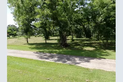 130 Sally Lake Court, Angleton, TX 77515 - Photo 5