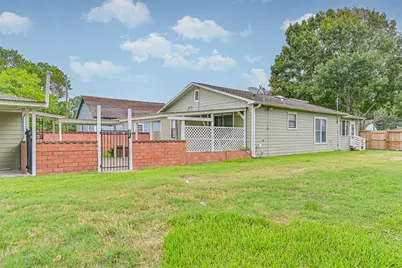 5220 Krueger Drive, Dickinson, TX 77539 - Photo 13