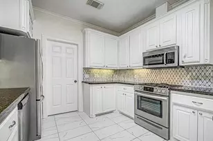 131 Silverbell Cir, Lake Jackson, TX 77566 - Photo 13