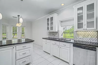 131 Silverbell Circle, Lake Jackson, TX 77566 - Photo 15