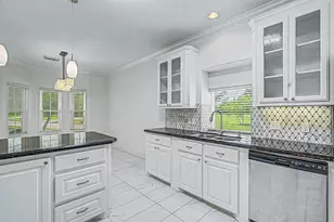 131 Silverbell Cir, Lake Jackson, TX 77566 - Photo 15