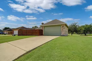 131 Silverbell Cir, Lake Jackson, TX 77566 - Photo 31