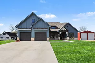 444 Mill Rd, Angleton, TX 77515 - Photo 1