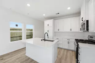 530 N 4th St, La Porte, TX 77571 - Photo 3