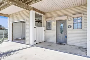 40 Harbor Cir, Tiki Island, TX 77554 - Photo 5