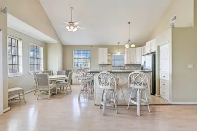 40 Harbor Circle, Tiki Island, TX 77554 - Photo 9