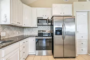 40 Harbor Cir, Tiki Island, TX 77554 - Photo 13