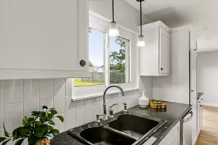 2006 17th Ave N, Texas City, TX 77590 - Photo 13