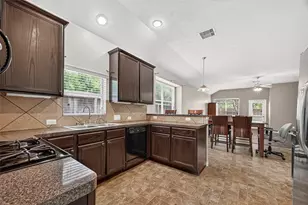 10511 Whisper Bluff Dr, Humble, TX 77396 - Photo 5