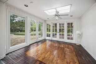 626 Rocky River Rd, Houston, TX 77056 - Photo 9