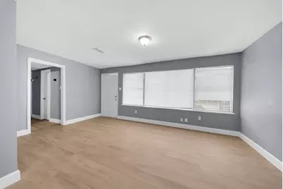 5831 Lyndhurst Street, Houston, TX 77033 - Photo 9