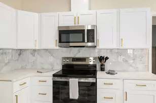 102 E Val Verde St, Brenham, TX 77833 - Photo 9