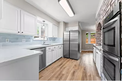 9407 Brooding Oak Circle, Houston, TX 77096 - Photo 13