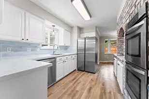 9407 Brooding Oak Cir, Houston, TX 77096 - Photo 13