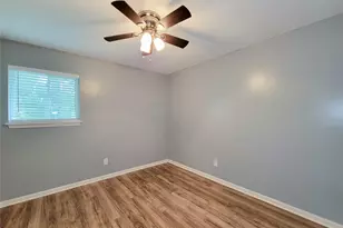 5846 Ettrick Dr, Houston, TX 77035 - Photo 19
