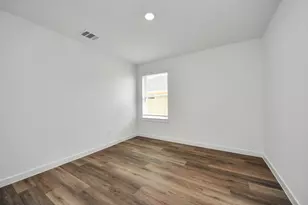 9035 Rose Water Trl, Iowa Colony, TX 77583 - Photo 3