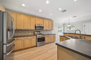 1314 Deerbrook Dr, Sugar Land, TX 77479 - Photo 9