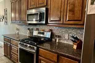 405 N Amherst Dr, West Columbia, TX 77486 - Photo 11