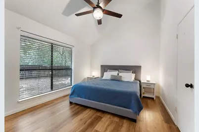 19 Tremont Woods Court, The Woodlands, TX 77381 - Photo 17