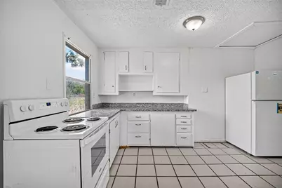2101 E Fayle Street, Baytown, TX 77520 - Photo 23