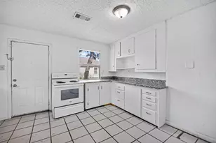 2101 E Fayle St, Baytown, TX 77520 - Photo 19
