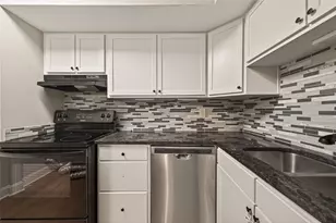 754 Memorial Mews St, Houston, TX 77079 - Photo 15