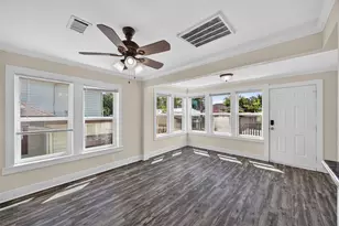 210 W 13th St, Houston, TX 77008 - Photo 13