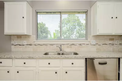 8319 Bird Run Drive, Missouri City, TX 77489 - Photo 9