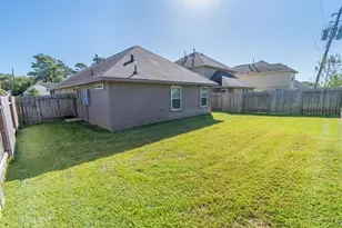 3907 Cary Creek Dr, Baytown, TX 77521 - Photo 3