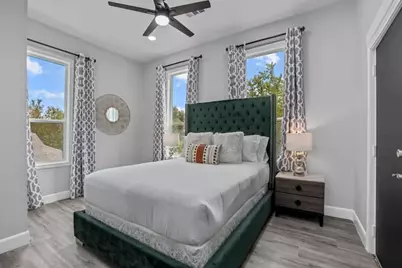 1015 Brooks Street, Houston, TX 77009 - Photo 9