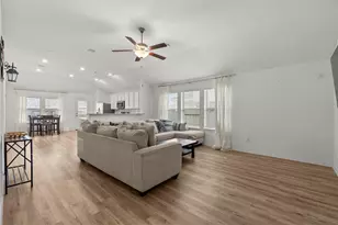4331 Oakdale Mist Dr, Dickinson, TX 77539 - Photo 5